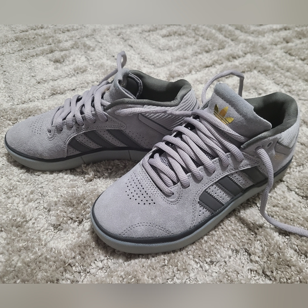 Tyshawn Jones Adidas Gray Sneakers Sz 5